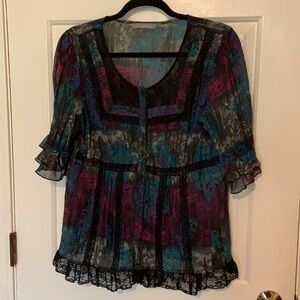 LAST CHANCE 🎁 NY Collection Buttoned Top with Lace